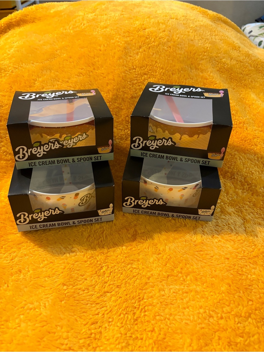 4 Breyers Ice Cream Bowl & Spoon